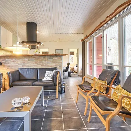 4 Person Holiday In Aakirkeby